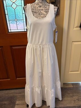 Steve Madden maxi White Dress
NWT